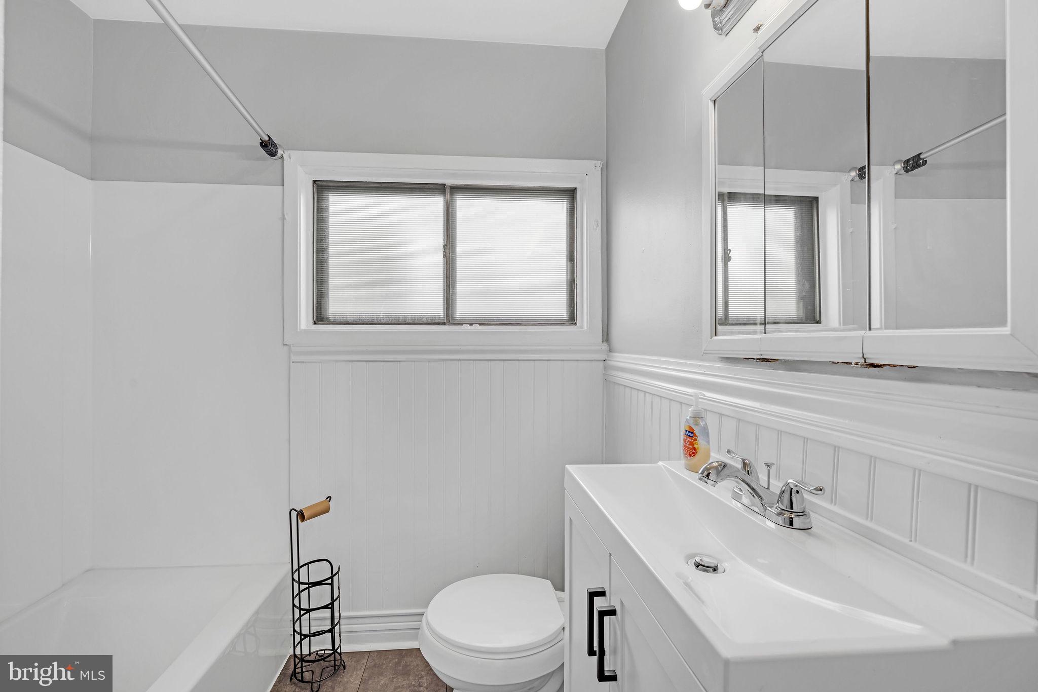 136 Brookside Boulevard Newark, DE 19713 - Photo 15 of 31 a bathroom with a sink vanity mirror and toilet