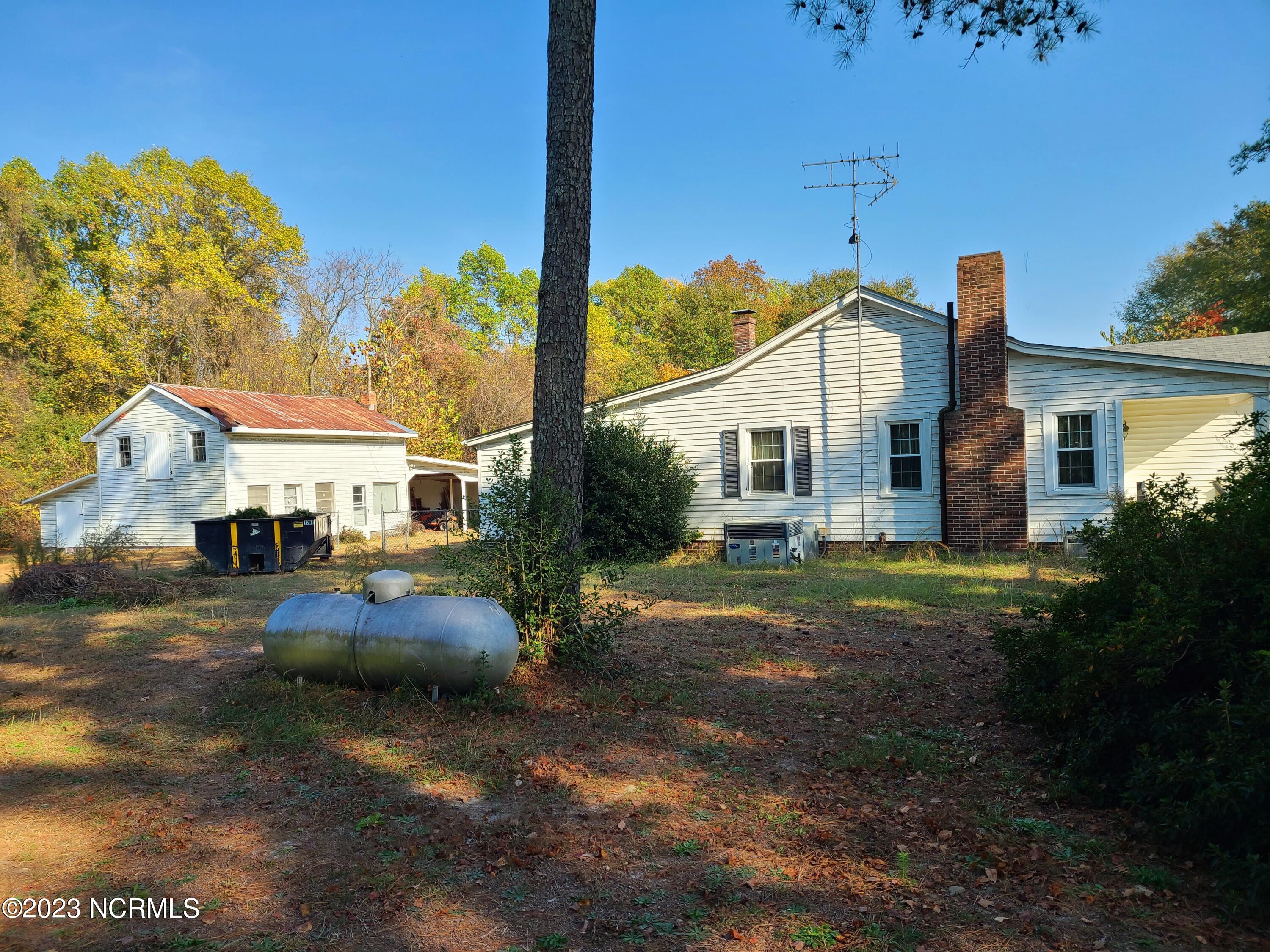 1522 High House Road Clinton, NC 28328 - Photo 3 of 22 20231108_135825
