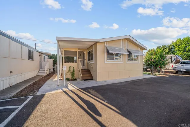 a view of a house with a backyard