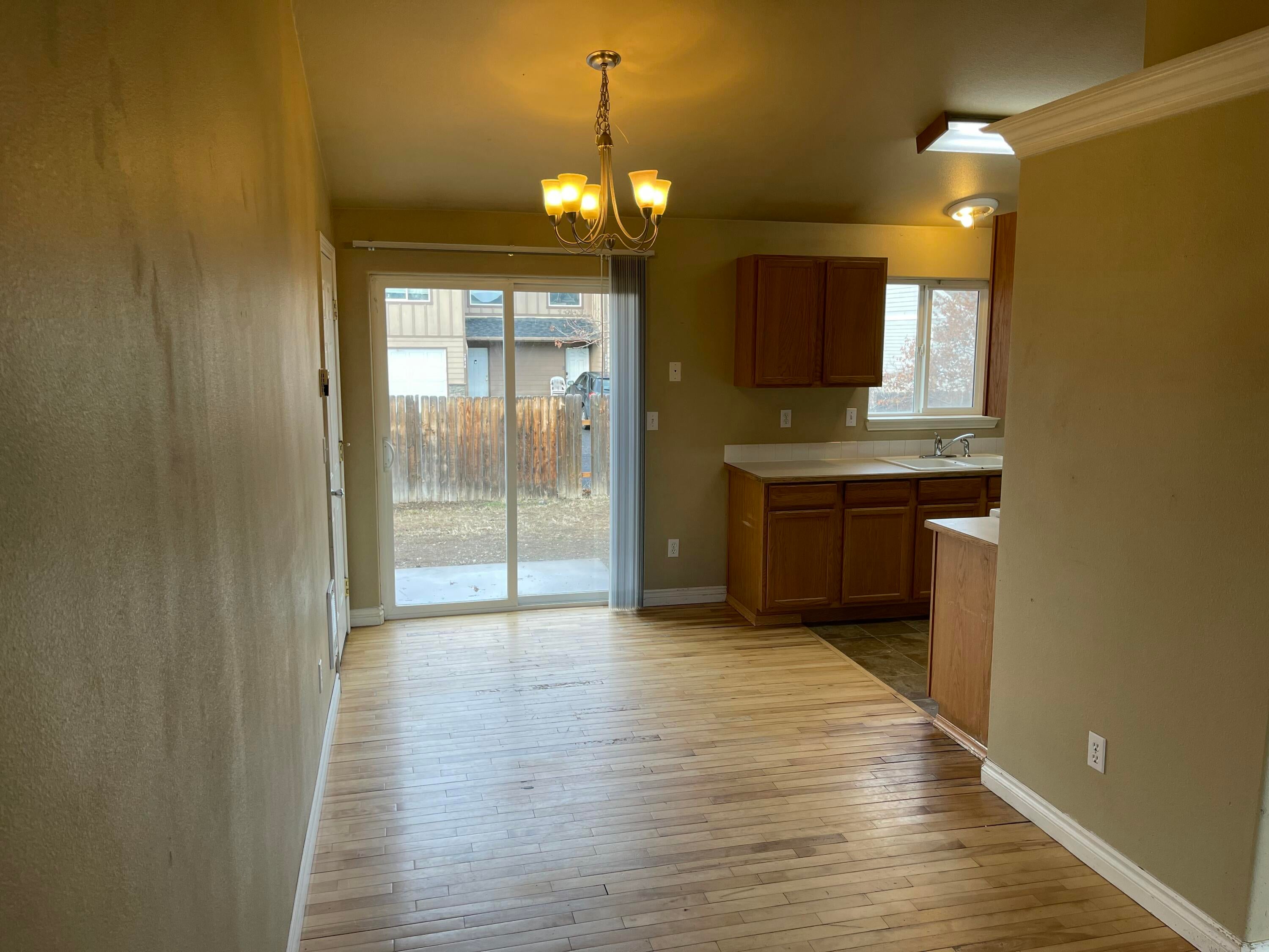 2807 Southwest Lava Avenue Redmond, OR 97756 - Photo 7 of 28 Dining to Slider