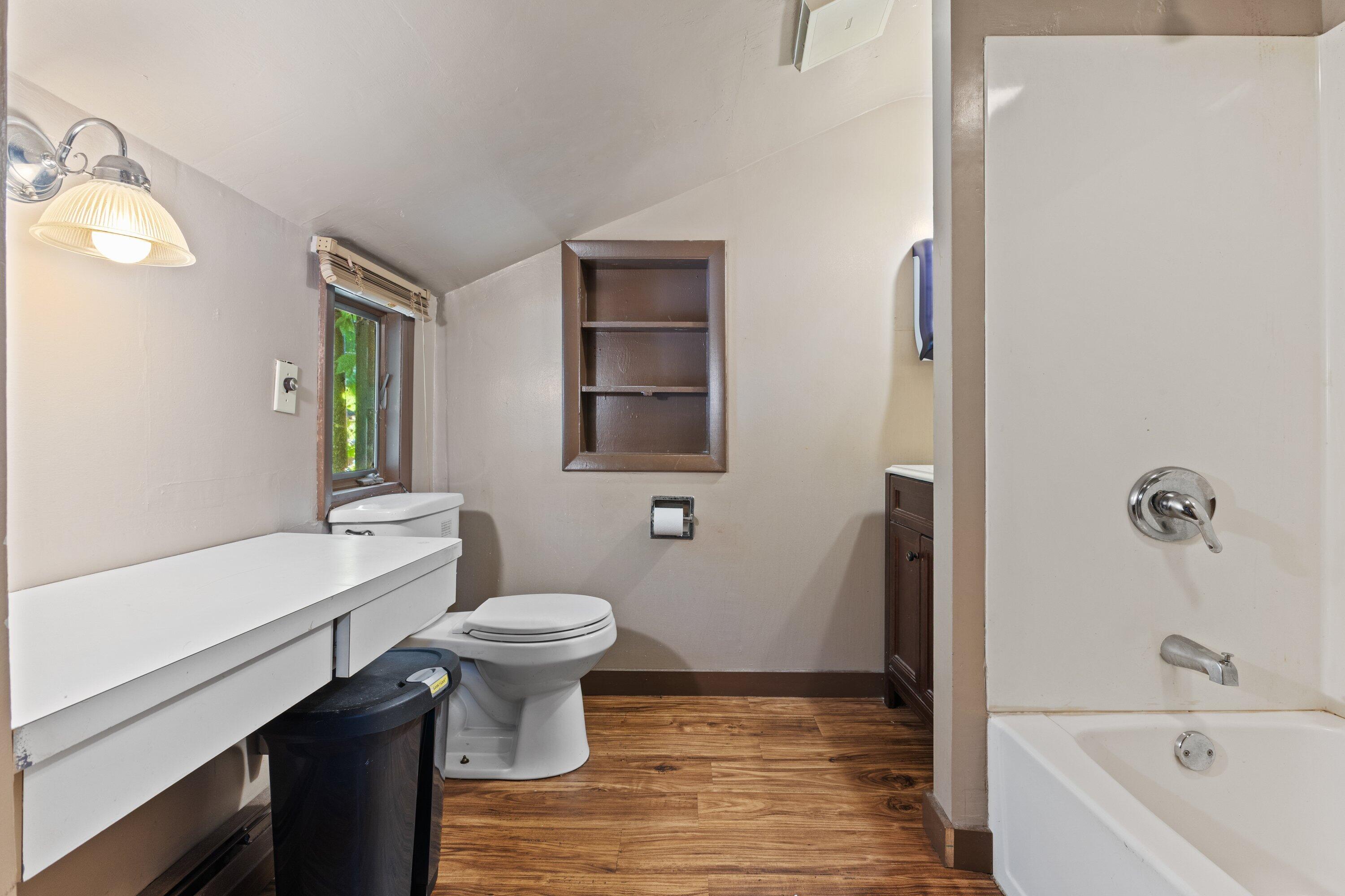 1380 Friess Lake Road Richfield, WI 53033 - Photo 29 of 47 full bath for upstairs apartment