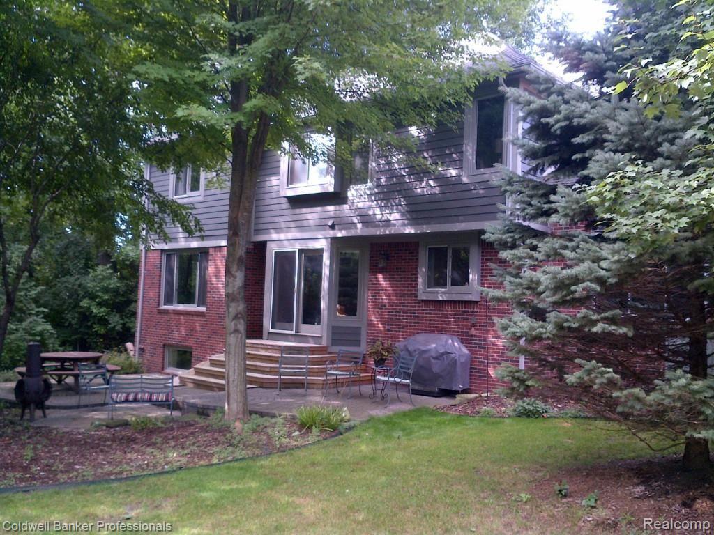 775 Dakota Court Rochester, MI 48307 - Photo 39 of 39 775 Dakota - Summer 7