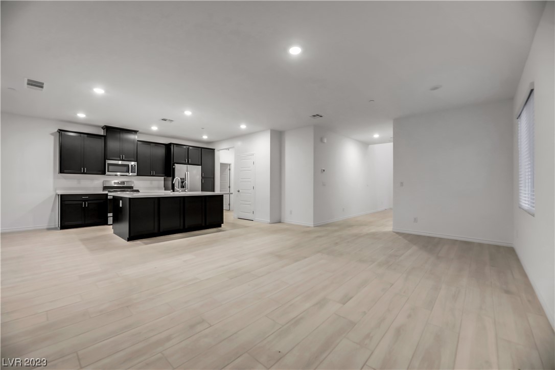 291 Robson Rdg Lane Henderson, NV 89015 - Photo 16 of 77 Open Great Room is great for entertaining!