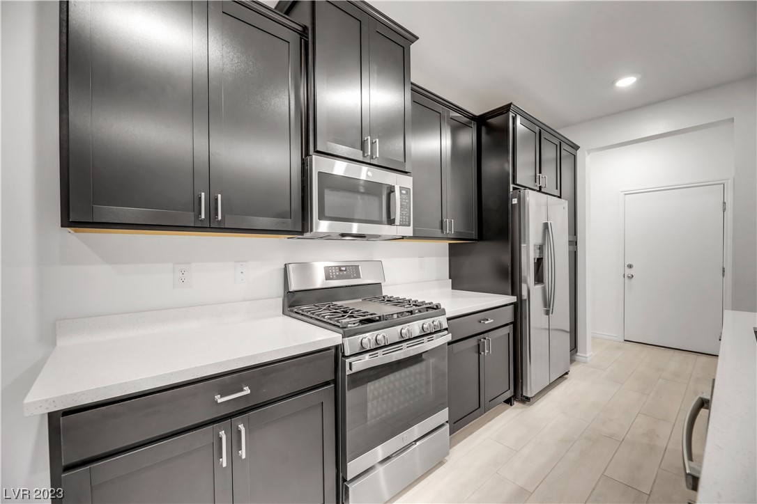 291 Robson Rdg Lane Henderson, NV 89015 - Photo 24 of 77 Stainless Gas Stove, White Quartz Coutnertop, and