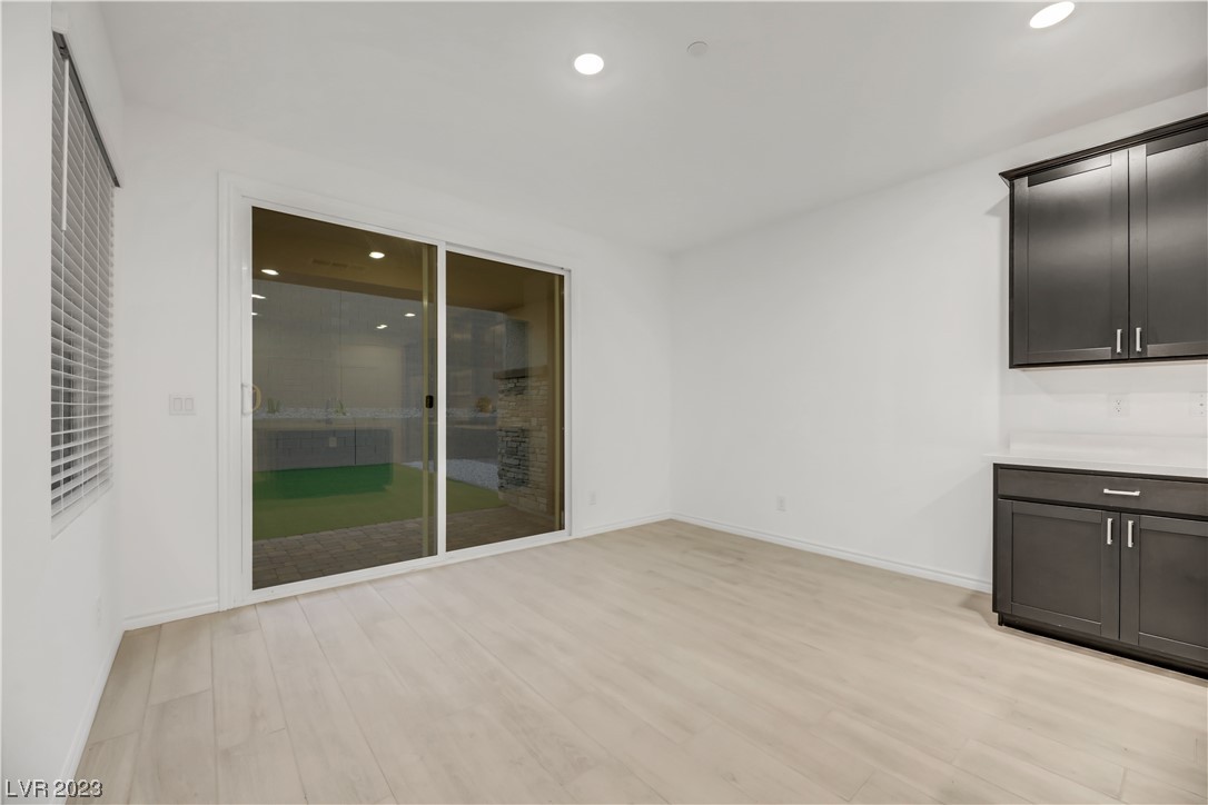 291 Robson Rdg Lane Henderson, NV 89015 - Photo 25 of 77 Kitchen Dining Space/ Breakfast Nook looking towar