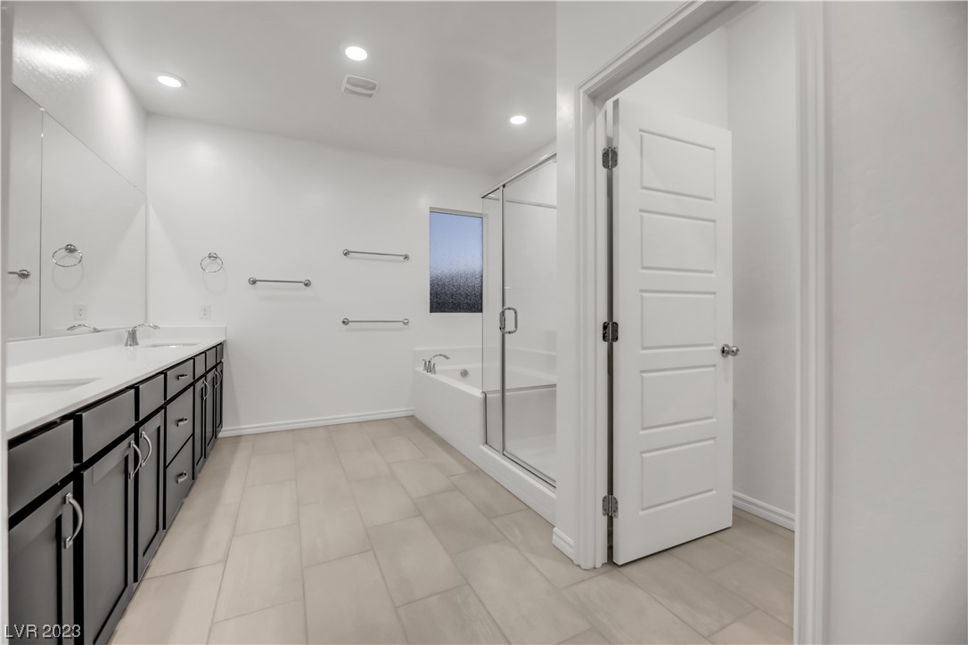 291 Robson Rdg Lane Henderson, NV 89015 - Photo 50 of 77 Primary Bath with Walk In Closet, Water Closet wit