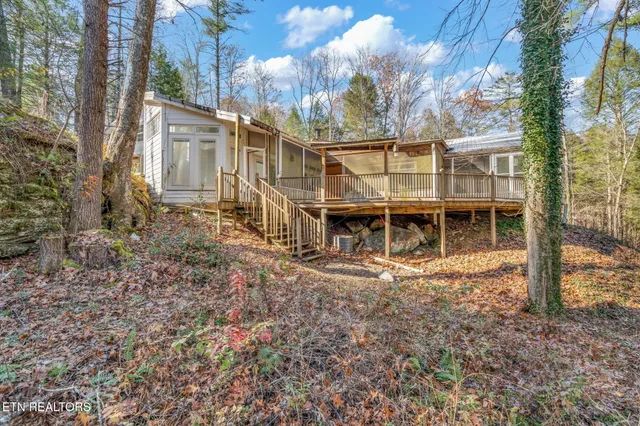 $699,900 | 135 White Creek Court, Deer Lodge, TN 37726