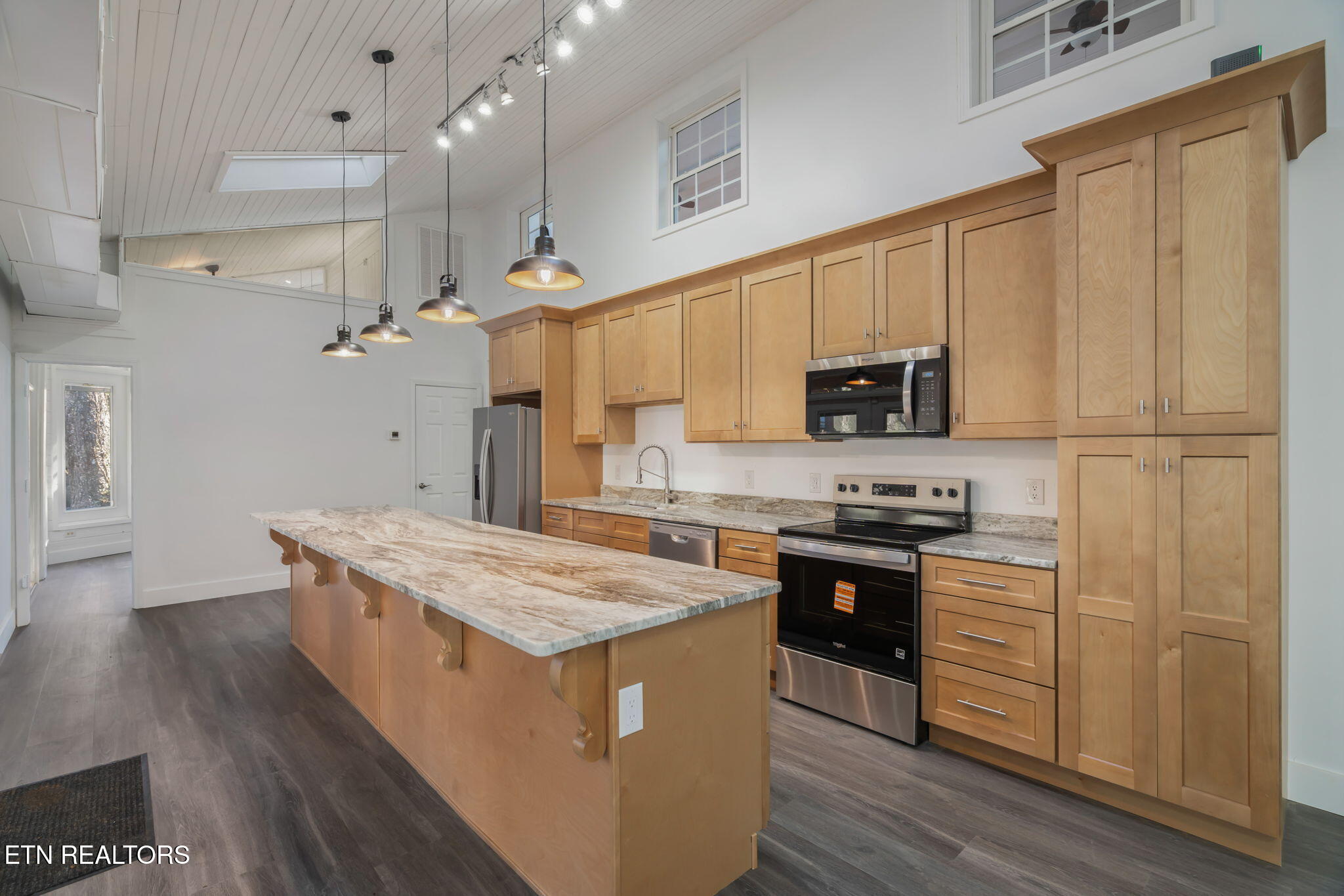 135 White Creek Court Deer Lodge, TN 37726 - Photo 15 of 57 White House