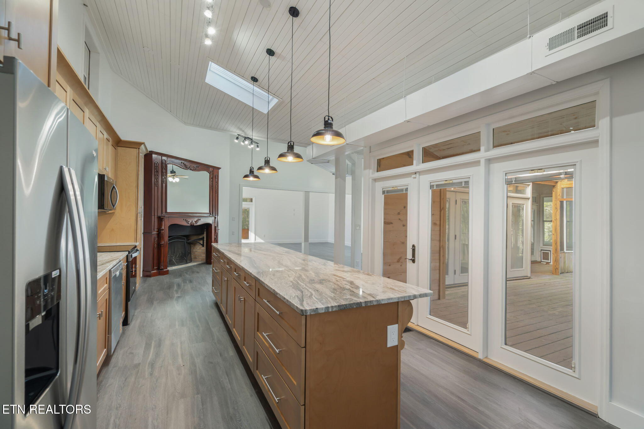 135 White Creek Court Deer Lodge, TN 37726 - Photo 16 of 57 Kitchen White House