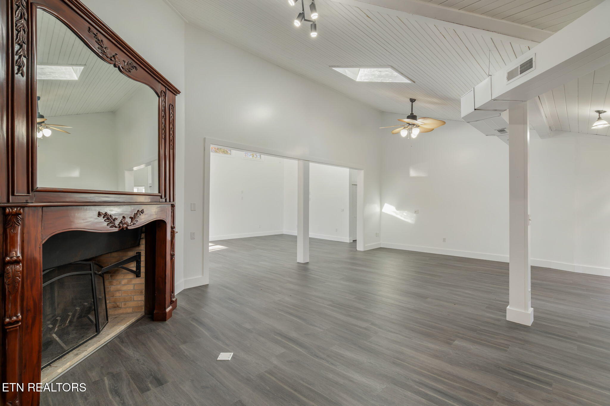 135 White Creek Court Deer Lodge, TN 37726 - Photo 17 of 57 White House