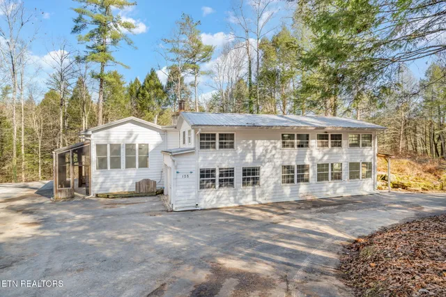 $699,900 | 135 White Creek Court, Deer Lodge, TN 37726