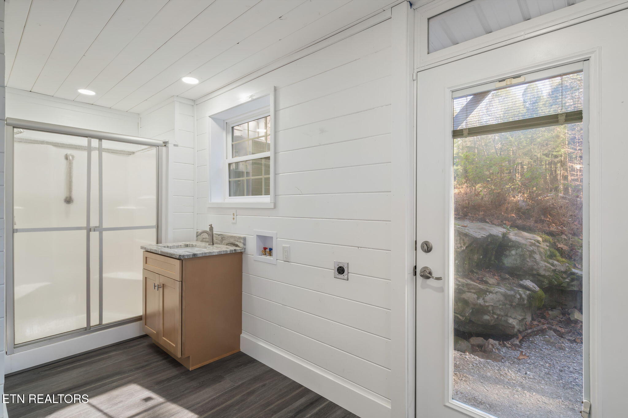 135 White Creek Court Deer Lodge, TN 37726 - Photo 22 of 57 Extra Shower, Sink and Laundry Area