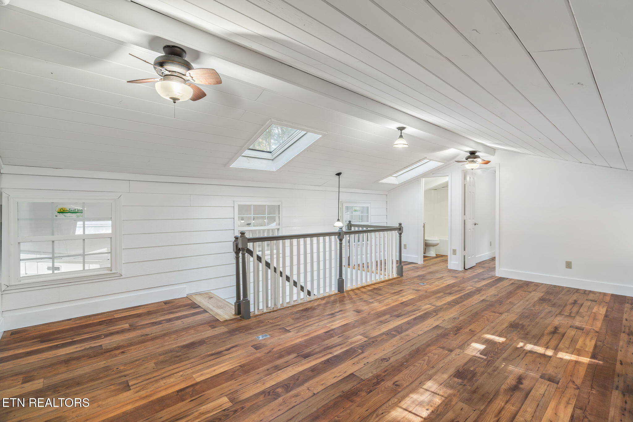 135 White Creek Court Deer Lodge, TN 37726 - Photo 32 of 57 Upstairs Loft - White House