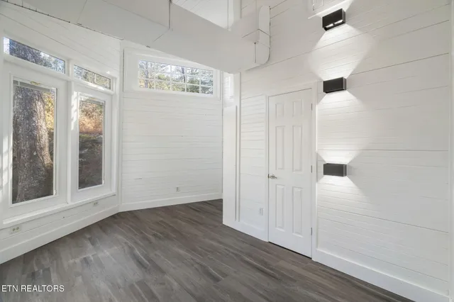 $699,900 | 135 White Creek Court, Deer Lodge, TN 37726