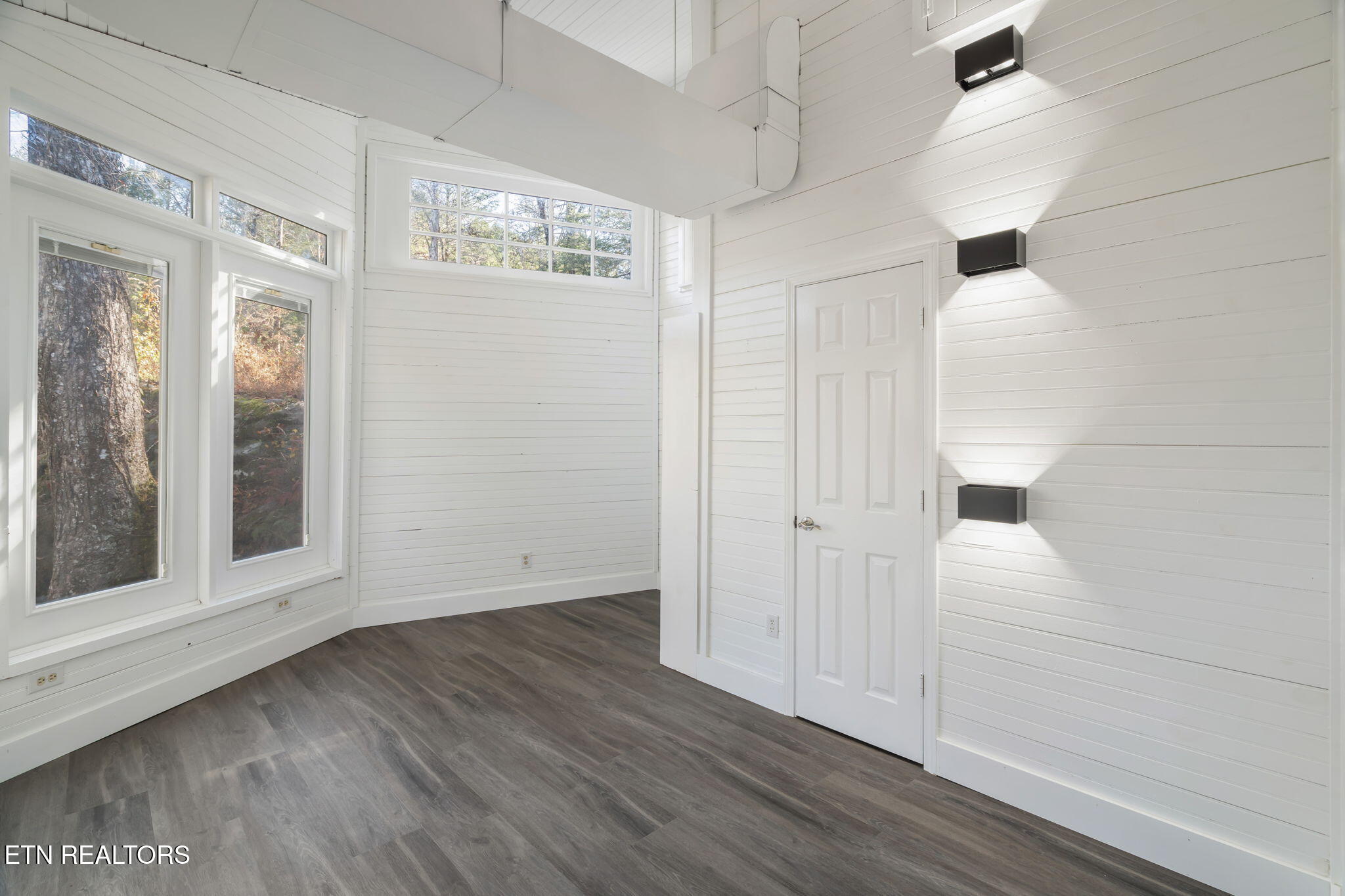 135 White Creek Court Deer Lodge, TN 37726 - Photo 33 of 57 2nd Main Level Bedroom