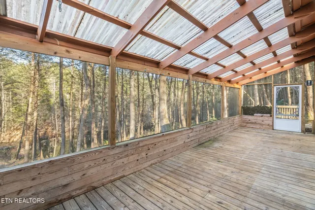 $699,900 | 135 White Creek Court, Deer Lodge, TN 37726