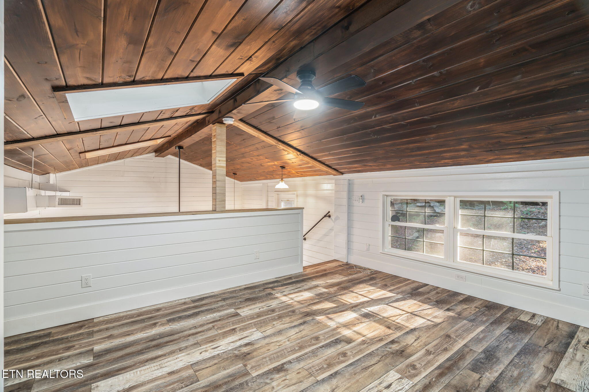 135 White Creek Court Deer Lodge, TN 37726 - Photo 43 of 57 Loft Black House