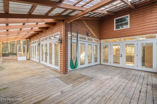 $699,900 | 135 White Creek Court, Deer Lodge, TN 37726