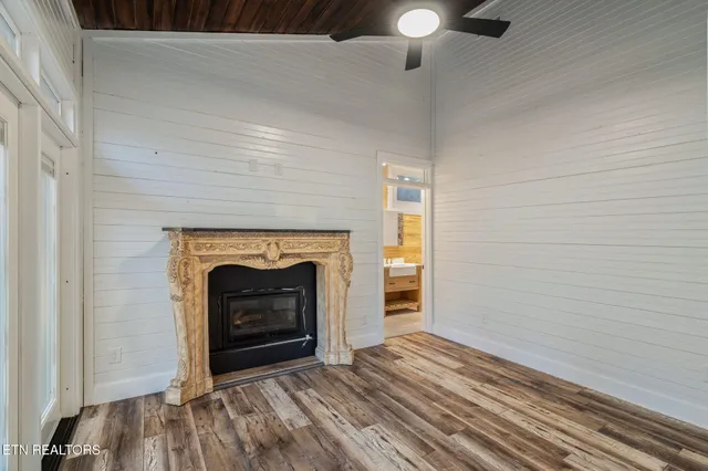 $699,900 | 135 White Creek Court, Deer Lodge, TN 37726