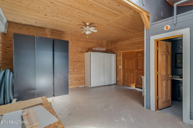 $699,900 | 135 White Creek Court, Deer Lodge, TN 37726