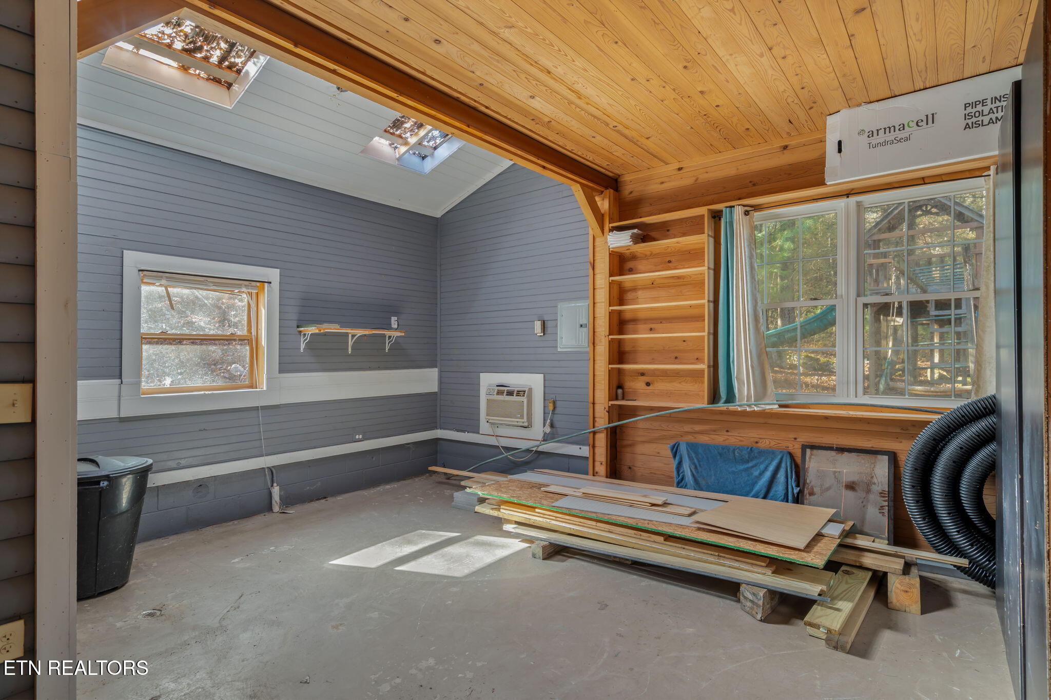 135 White Creek Court Deer Lodge, TN 37726 - Photo 53 of 57 Brown Studio