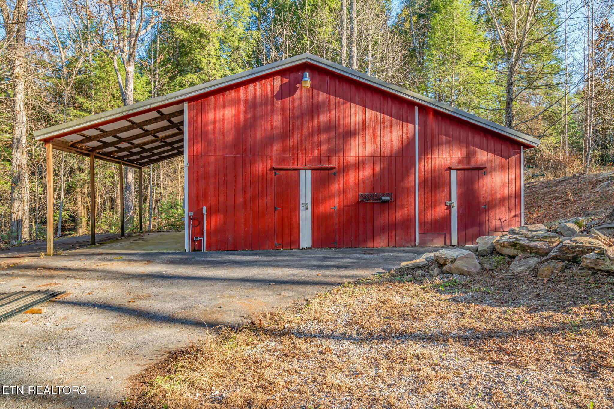 135 White Creek Court Deer Lodge, TN 37726 - Photo 6 of 57 Barn