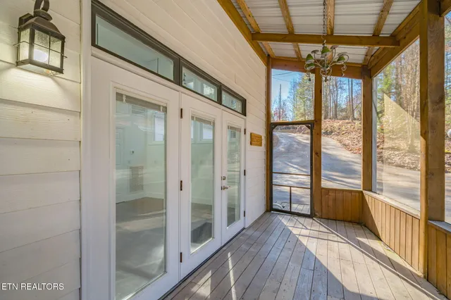 $699,900 | 135 White Creek Court, Deer Lodge, TN 37726