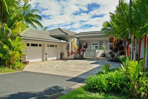 a view of a house with entertaining space