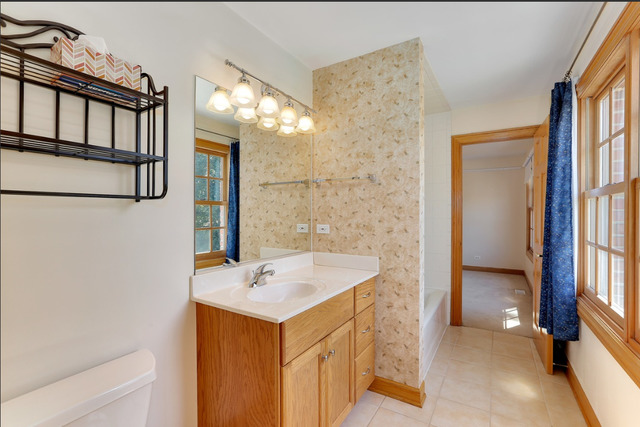 6778 Old College Road Lisle, IL 60532 - Photo 15 of 31