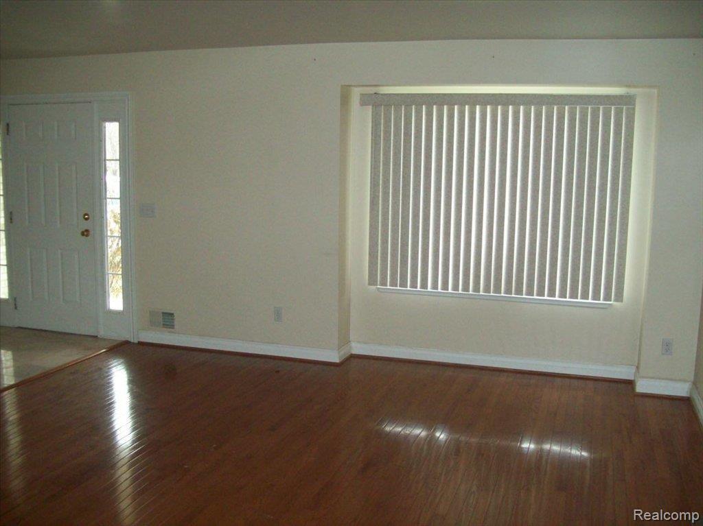 1726 North Sheldon Road Canton, MI 48187 - Photo 10 of 12 living