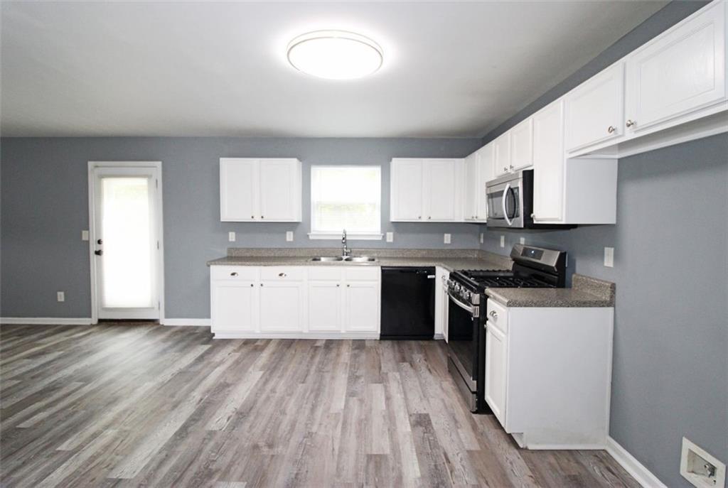 6263 Shell Drive Southwest Atlanta, GA 30331 - Photo 11 of 40 Gallery Image 11