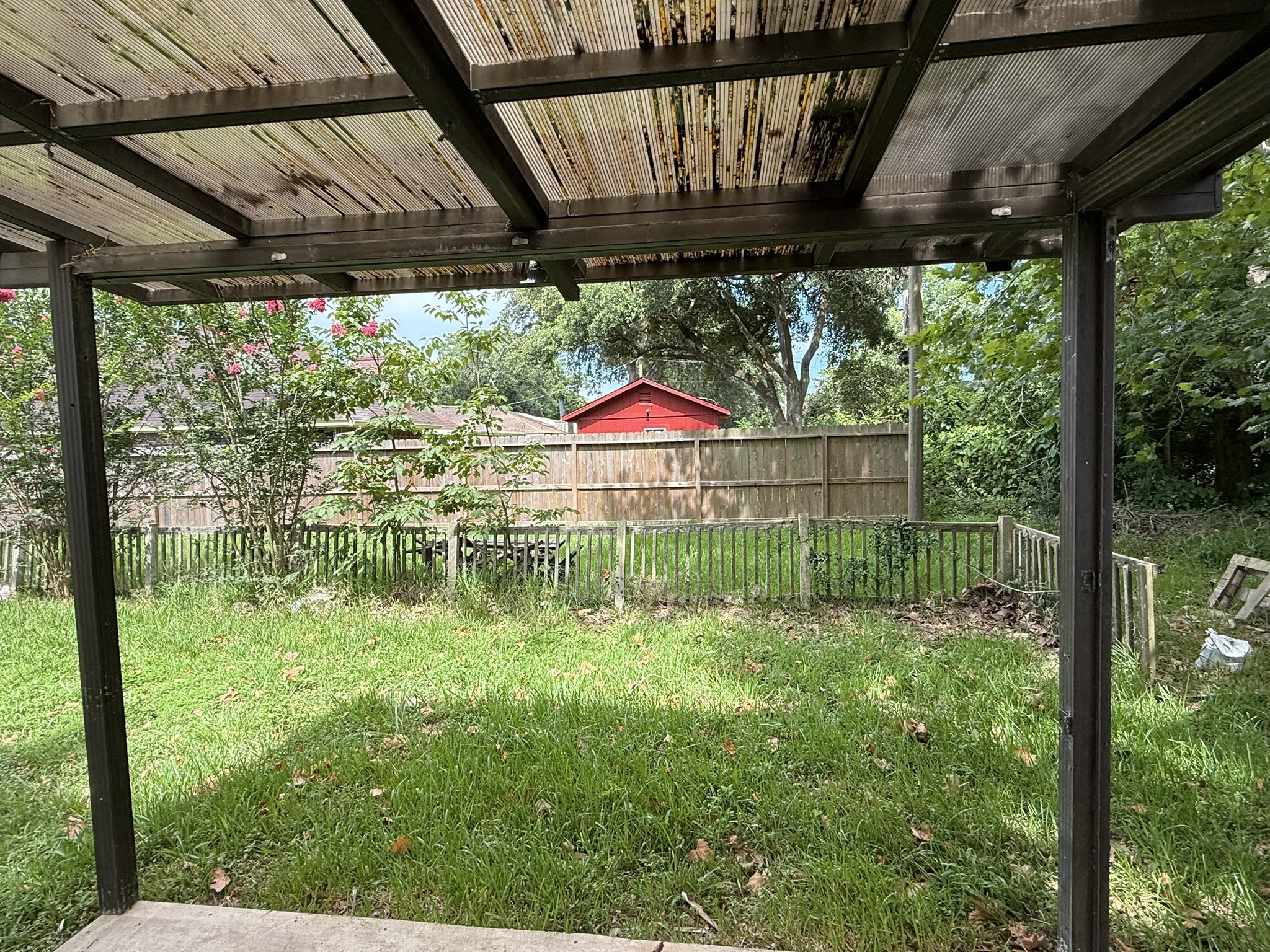 5525 Main Street Santa Fe, TX 77510 - Photo 31 of 36 Covered back patio