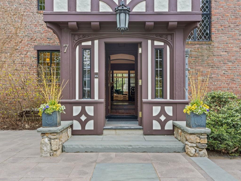 7 Allen Road Wellesley, MA 02481 - Photo 3 of 25