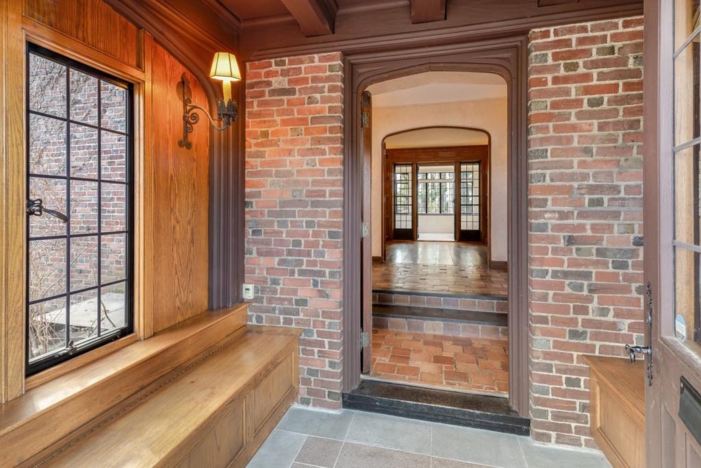 7 Allen Road Wellesley, MA 02481 - Photo 4 of 25
