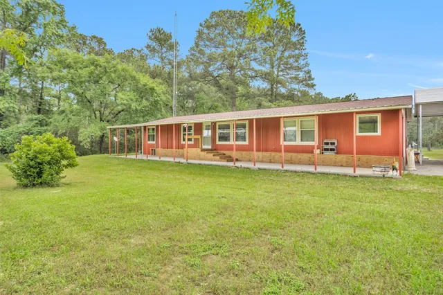 a view of a house with a backyard