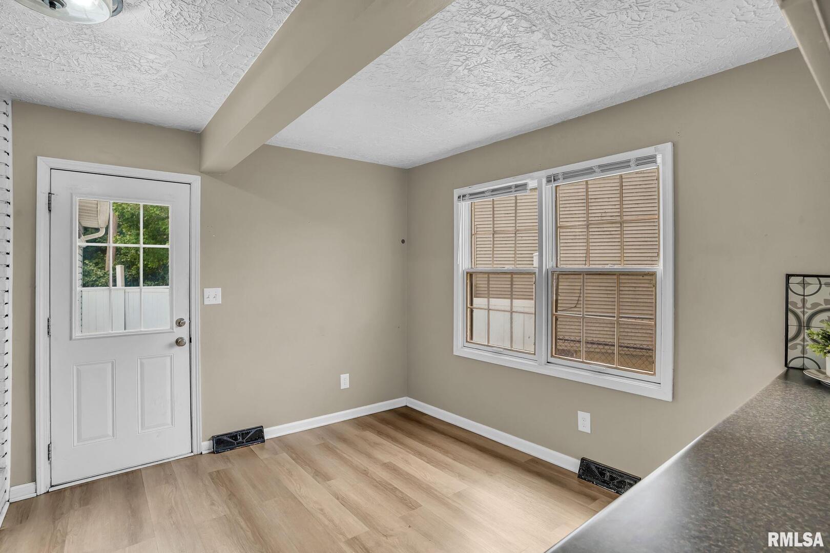 3044 Jersey Ridge Road Davenport, IA 52807 - Photo 13 of 28