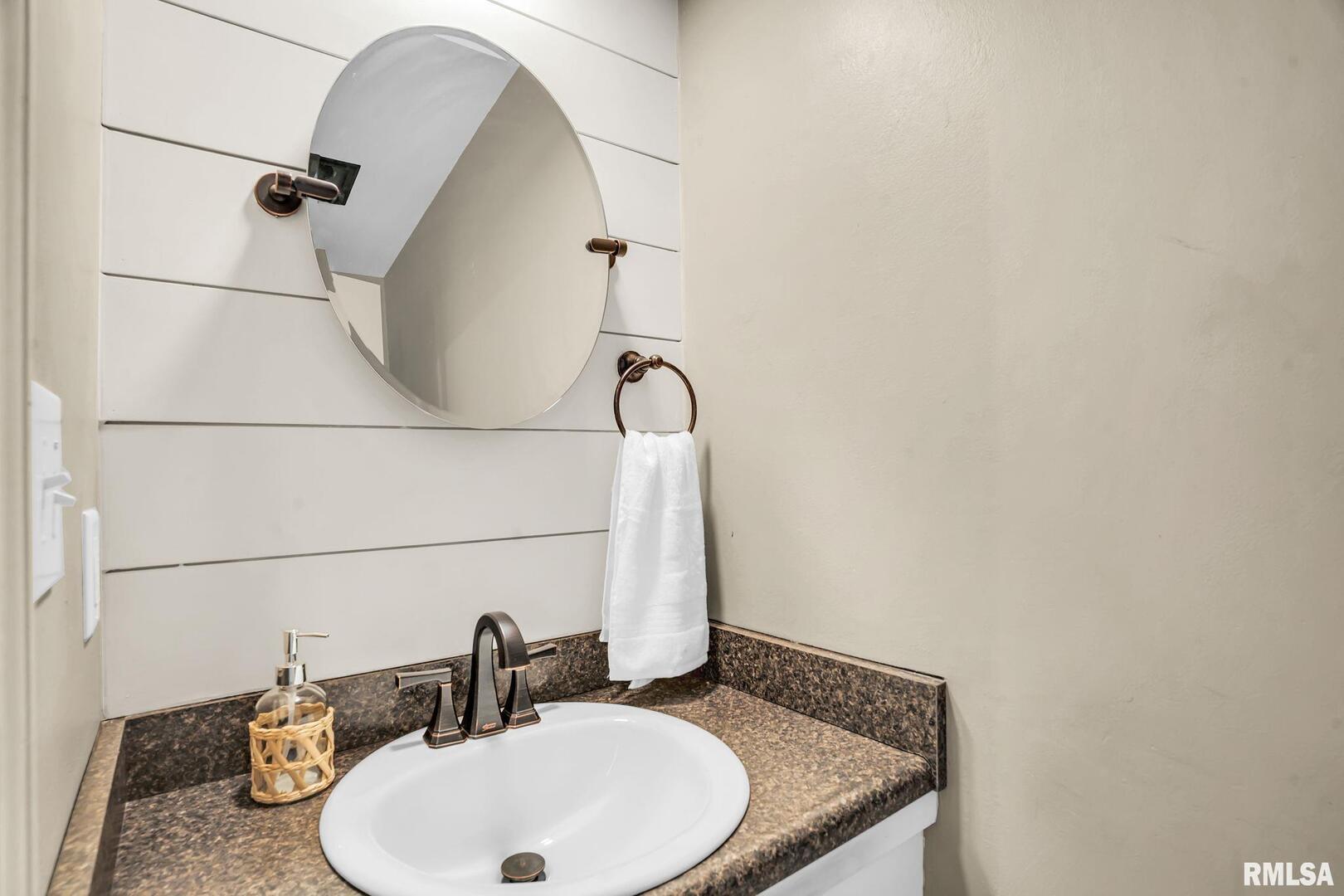 3044 Jersey Ridge Road Davenport, IA 52807 - Photo 7 of 28