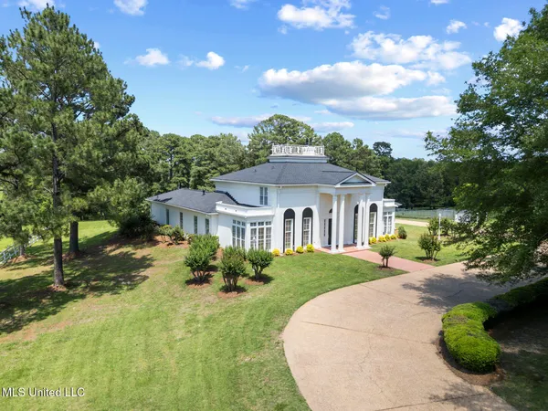 $1,016,000 | 8 12 Oaks Place, Madison, MS 39110