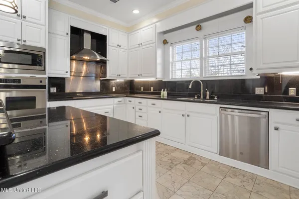 $1,016,000 | 8 12 Oaks Place, Madison, MS 39110