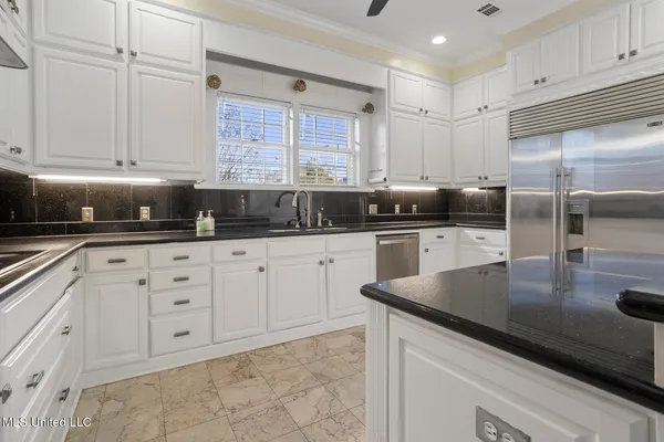 $1,016,000 | 8 12 Oaks Place, Madison, MS 39110