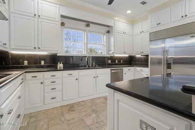 $1,025,000 | 8 12 Oaks Place, Madison, MS 39110