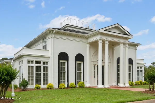 $1,016,000 | 8 12 Oaks Place, Madison, MS 39110
