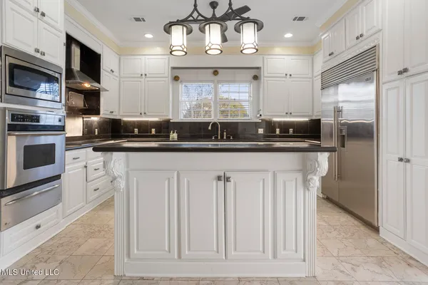 $1,016,000 | 8 12 Oaks Place, Madison, MS 39110