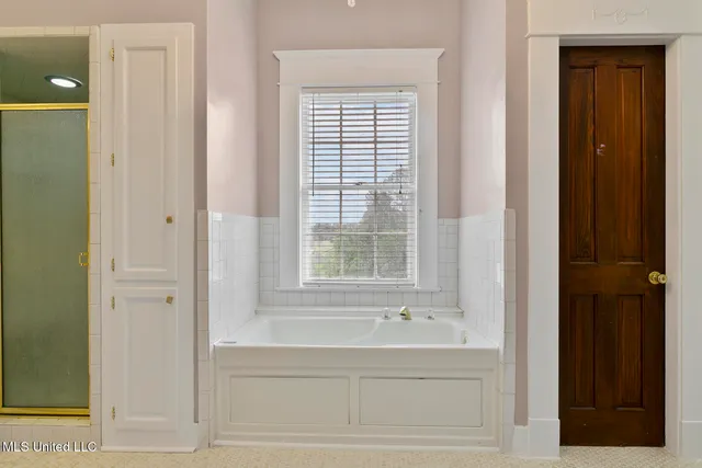 $1,025,000 | 8 12 Oaks Place, Madison, MS 39110