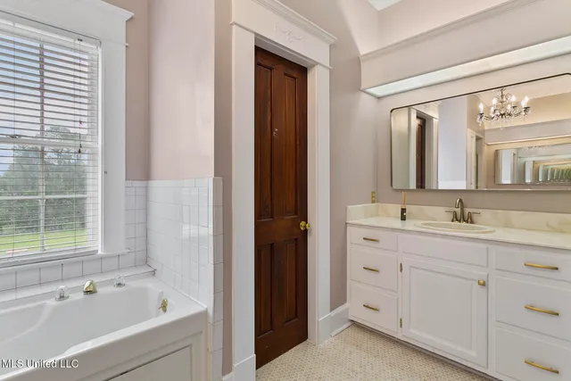 $1,025,000 | 8 12 Oaks Place, Madison, MS 39110