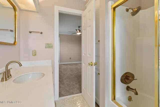 $1,025,000 | 8 12 Oaks Place, Madison, MS 39110