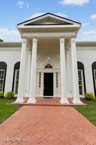 $1,025,000 | 8 12 Oaks Place, Madison, MS 39110