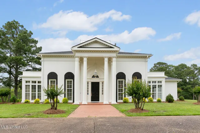 $1,025,000 | 8 12 Oaks Place, Madison, MS 39110