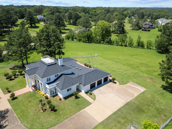 $1,016,000 | 8 12 Oaks Place, Madison, MS 39110