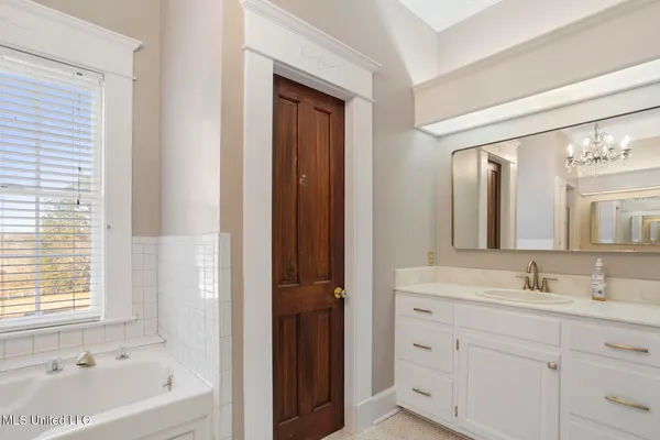 $1,016,000 | 8 12 Oaks Place, Madison, MS 39110